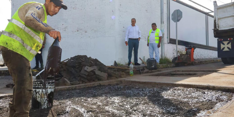 Supervisa Pepe Chedraui avance de trabajos de bacheo en la capital poblana