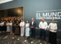 Pepe Chedraui inaugura la exposición “Viajando con Timoteo. El mundo como escenario”