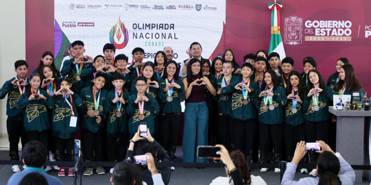 Gobierno Estatal premia esfuerzo de atletas poblanos en Olimpiada CONADE 2026