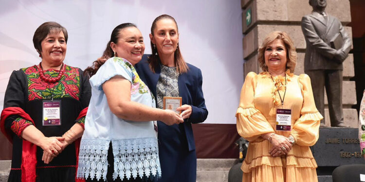 Presidenta Claudia Sheinbaum ratifica incremento salarial del 9% para las maestras y maestros de México
