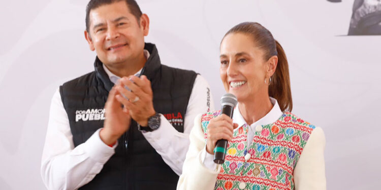 Presidenta Sheinbaum reconoce iniciativa de transición energética de Puebla en producción de paneles solares