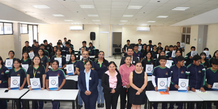 Jóvenes conocen oferta educativa del Tec de Tecomatlán