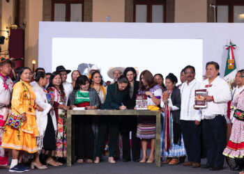 Por primera vez en la historia hay un reconocimiento pleno de sus derechos: Claudia Sheinbaum firma convocatoria para consulta de iniciativa de ley general de derechos de los pueblos indígenas y afromexicanos