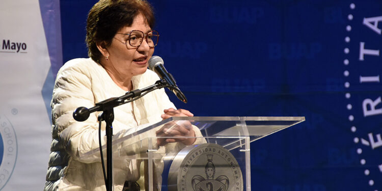 Preside Rectora Lilia Cedillo graduación del Bachillerato Internacional 5 de Mayo