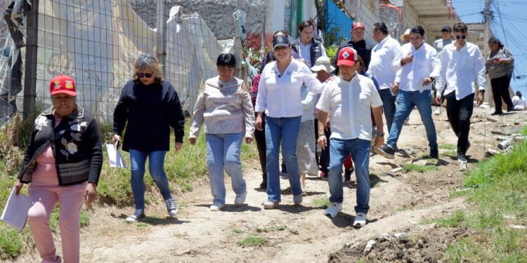 Entrega Secretaría de Bienestar cuartos dormitorio en Tehuacán