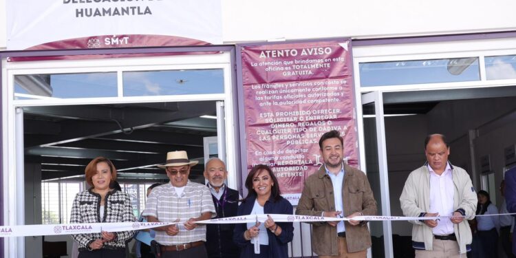 Entrega Gobernadora 77 concesiones y la nueva Central de Autobuses en Huamantla