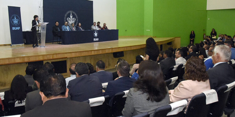 Otorga la Rectora Lilia Cedillo Ramírez 150 definitividades a personal universitario