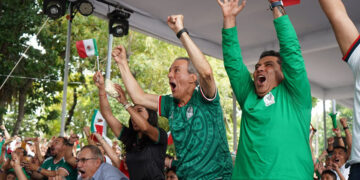 Convive Pepe Chedraui con poblanas y poblanos en la inauguración de la Copa del Mundo 2026
