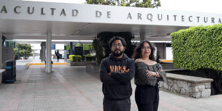 Estudiantes BUAP muestran su talento en exposición tipográfica itinerante