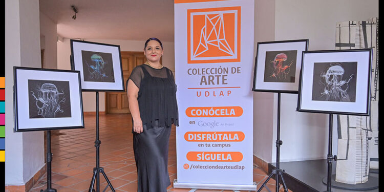 Egresada de la UDLAP dona la carpeta artística “IMMORTALIS” a la Colección de Arte UDLAP