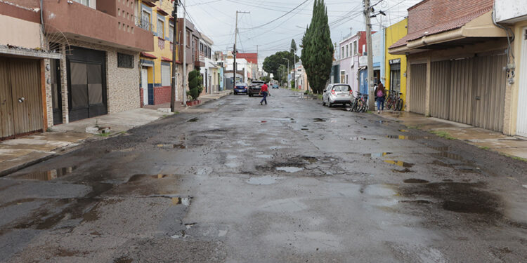 Inicia Gobierno Estatal pavimentación de seis vialidades más en la capital poblana