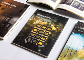 El libro “Álbum Encontrado” explora la fotografía como territorio de memoria, archivo y reflexión crítica