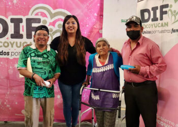 Entrega DIF de Ocoyucan 250 lentes a la población