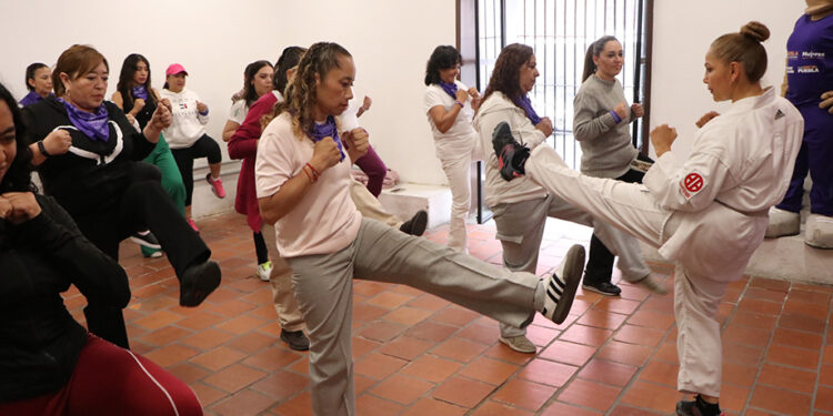 Promueve Secretaría de las Mujeres autocuidado mediante Karate-Do