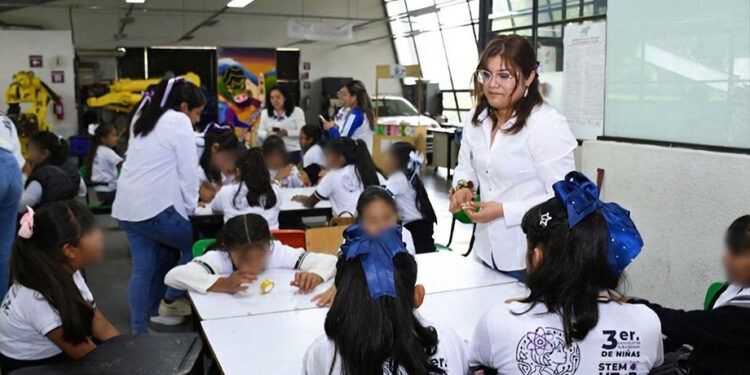 Recibe UTH a 200 niñas para impulsar vocaciones científicas y tecnológicas
