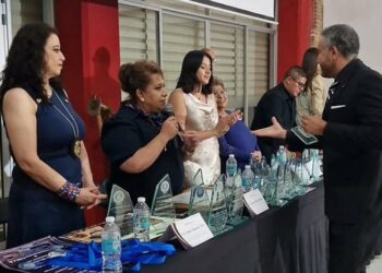 Reconocen a Valentín Paredes por su labor periodística e impulsa iniciativa para proteger a comunicadores