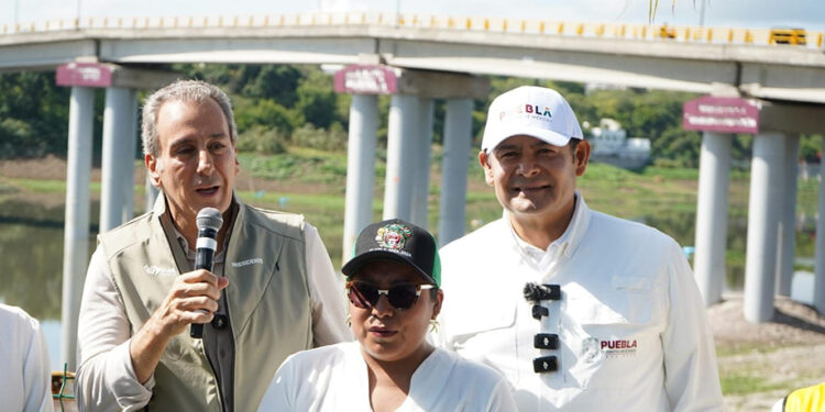 Supervisan Armenta y Chedraui Puente Vehicular de la Transformación