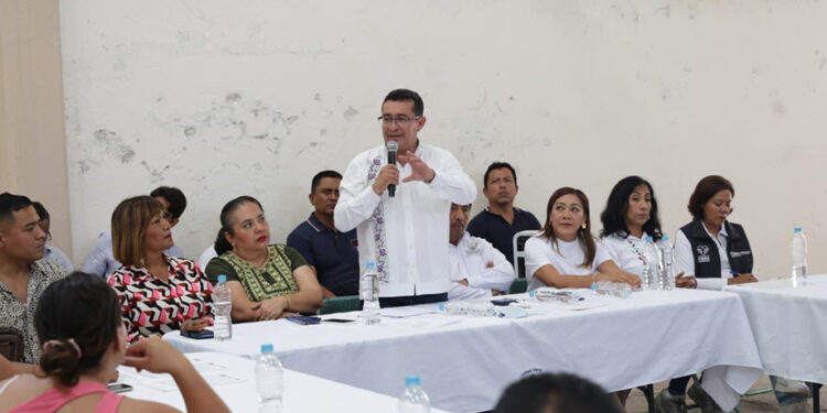 Escucha diputado Pável Gaspar necesidades del magisterio para integrar una agenda a favor de la educación en la Mixteca
