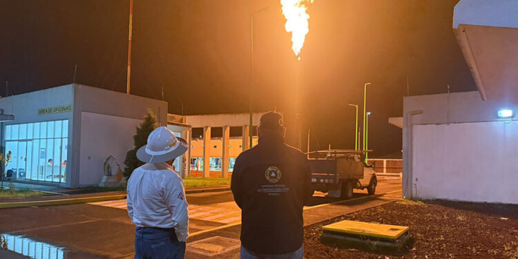 Protección Civil Estatal supervisa seguro de gasoducto en Xicotepec