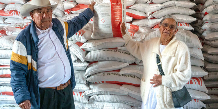 Agricultura lleva fertilizantes a más de 1.7 millones de productoras y productores de todo el país
