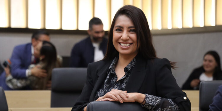 Impulsa Angélica Alvarado iniciativa para garantizar el interés superior de la niñez al determinar una custodia
