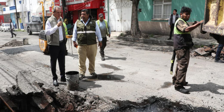 Mantiene Pepe Chedraui acciones de bacheo para fortalecer la movilidad urbana en la capital poblana