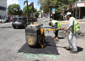 Gobierno de Pepe Chedraui refuerza acciones de bacheo en favor de las y los poblanos