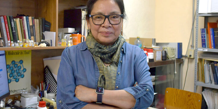 Por su criterio científico, distinguen a investigadora BUAP como revisora internacional
