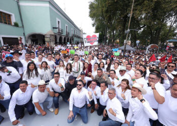 Lorena Cuéllar encabeza caminata por la Soberanía Nacional