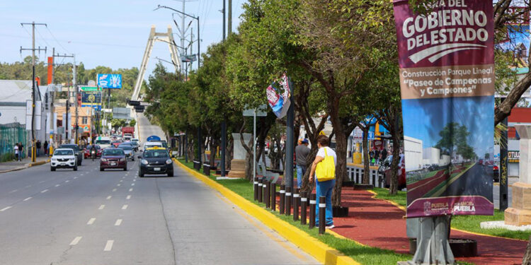 Con maquinaria propia y respaldo Federal, Gobierno Estatal transforma vialidades en Puebla