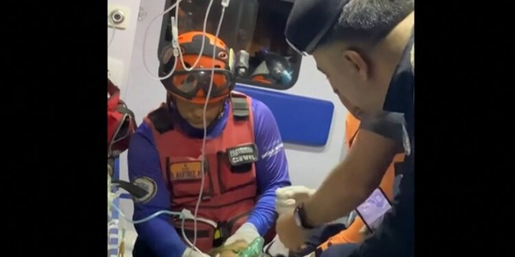 Hallan con vida a niño de 3 años tras las escombros en Venezuela