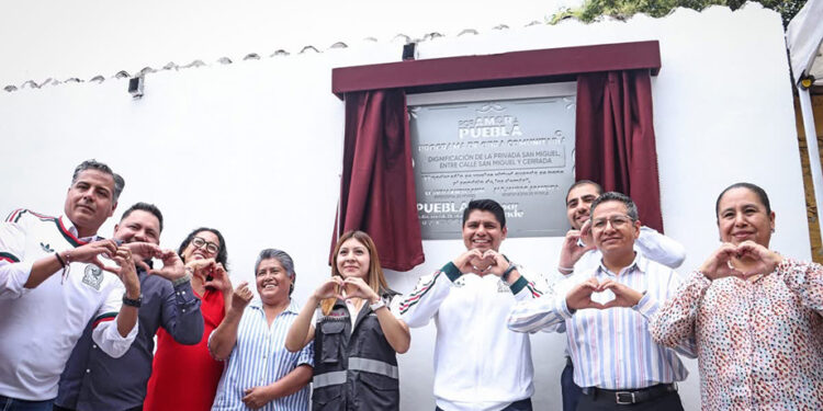 Entrega Omar Muñoz pavimentación en Privada San Miguel