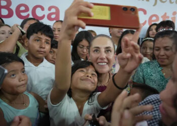 El objetivo es que las familias tengan lo indispensable para llevar a sus hijos a la escuela: Presidenta Sheinbaum Pardo entrega Beca Rita Cetina en Tapachula