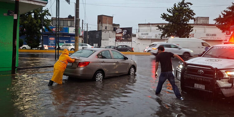 Protección Civil atiende afectaciones por lluvias en zona metropolitana