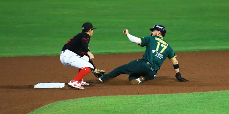 Caliente derrota a Pericos en el primero de la serie en el Volcán de Villa 9-7