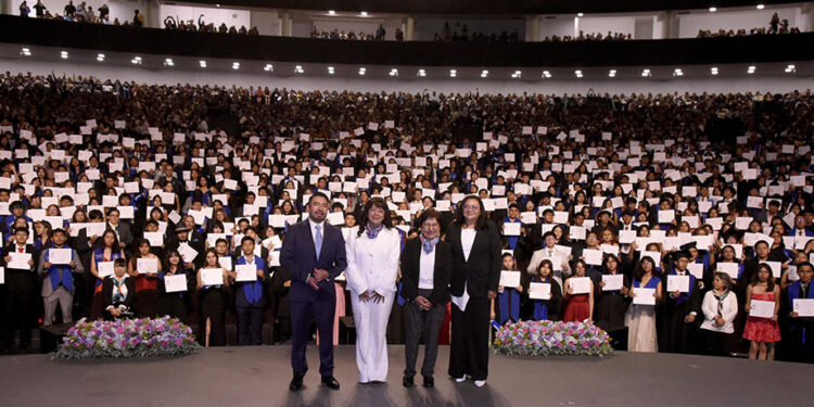 Preside Rectora Lilia Cedillo graduación de Preparatoria Alfonso Calderón Moreno