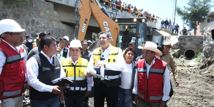 Por tierra y por aire, Gobernador Armenta Mier recorre zona afectada en Ciudad Serdán