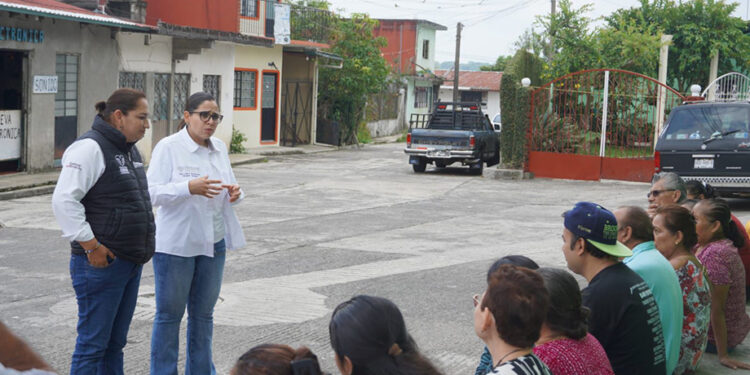 Promueve Guadalupe Vargas la organización ciudadana con el programa de Alarmas Vecinales en Xicotepec