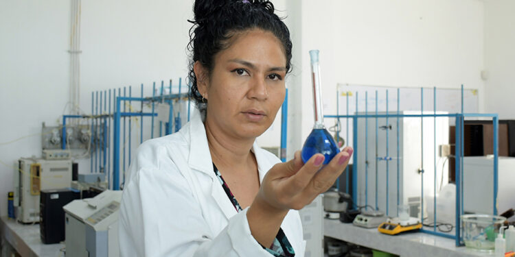 Desarrolla investigadora BUAP proyecto para remover contaminantes en cuerpos de agua
