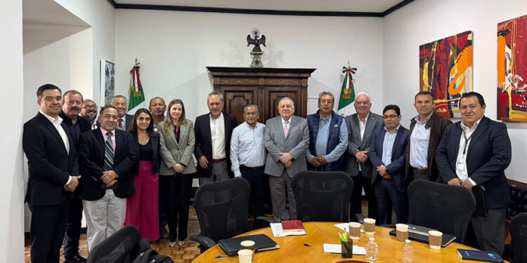 Mantiene Conapesca diálogo permanente con acuacultoras y acuacultores de camarón