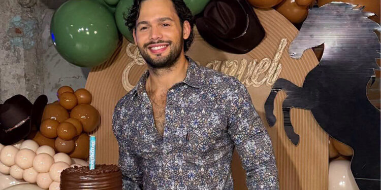 Elenco y equipo de producción de “Tierra de amor y coraje” le celebraron su cumpleaños a Emmanuel Palomares