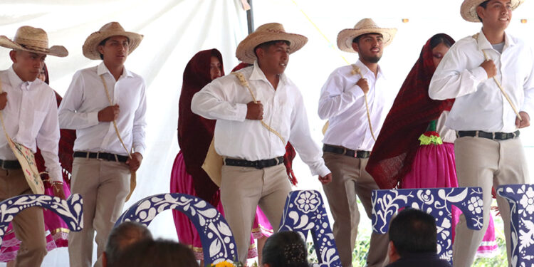 Gracias a las escuelas antorchistas: estudiantes