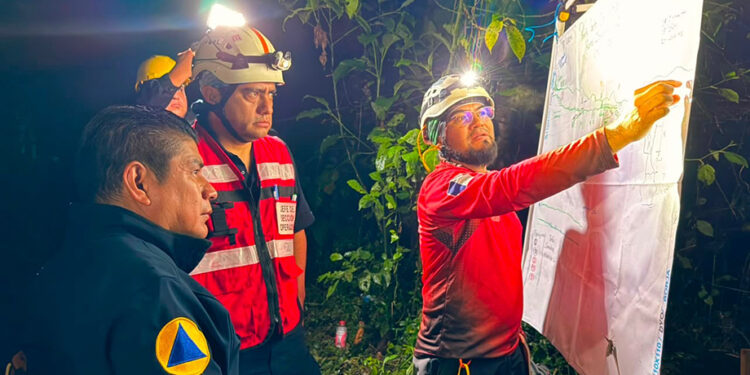 Por tercer día consecutivo se mantiene búsqueda en Gruta de Chichicazapa