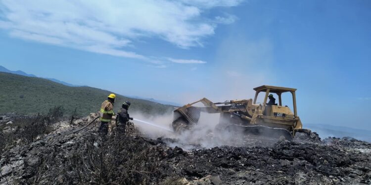 Control de incendio en Acatlán registra avance de 85 por ciento