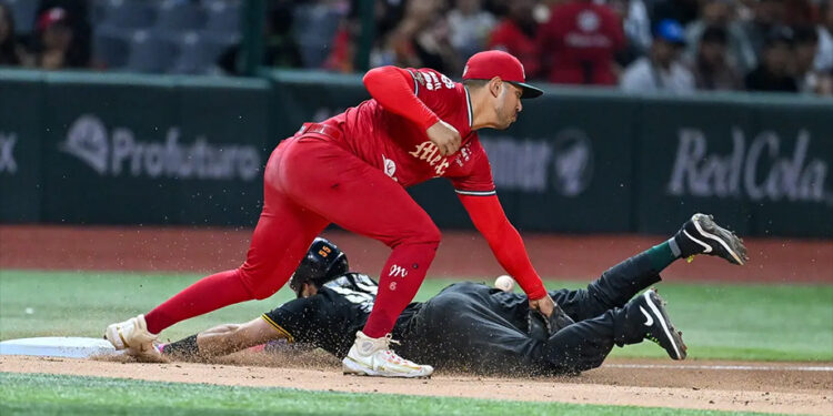 En un juego maratónico los emplumados fueron quemados por los Diablos 5-3