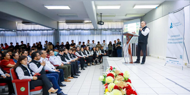 Fortalecen colaboración académica entre UTTECAM y Colegio de Puebla, A.C