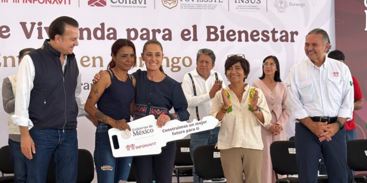 INFONAVIT entrega viviendas del Bienestar en Durango
