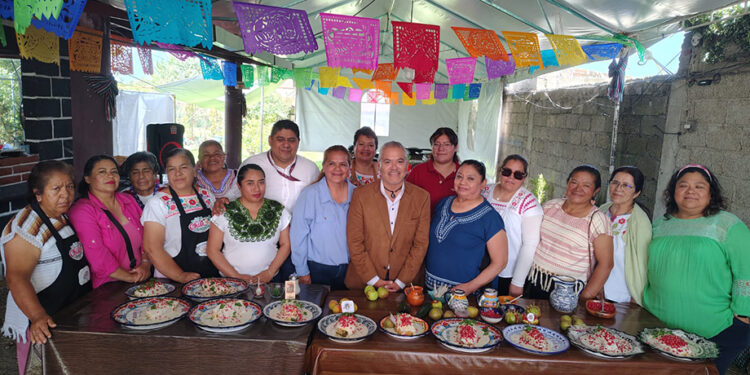 Subsecretaría de Cultura y Dirección de Impulso Artesanal respaldan a las Cocineras Calpenses rumbo a la Temporada de Chiles en Nogada