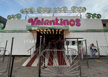 El Circo Hermanos Valentinos llena de alegría la terraza del CCCT: «El show debe continuar»