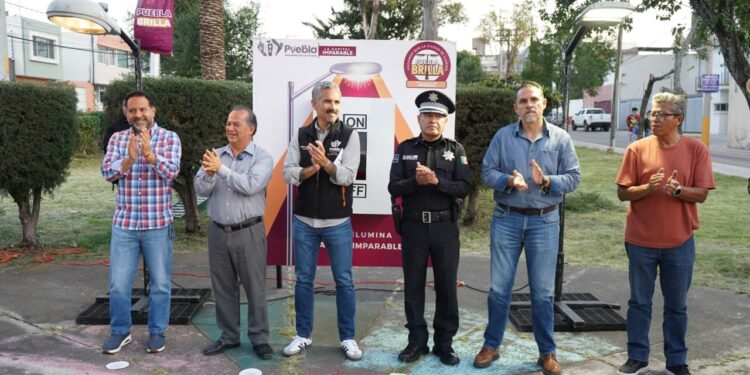 Con Puebla Brilla, Gobierno de Pepe Chedraui moderniza al 100 por ciento el alumbrado público en la colonia Reforma